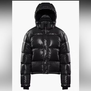 Womens Aritzia Super Puff Shorty Jacket. Size XS. Goose down.